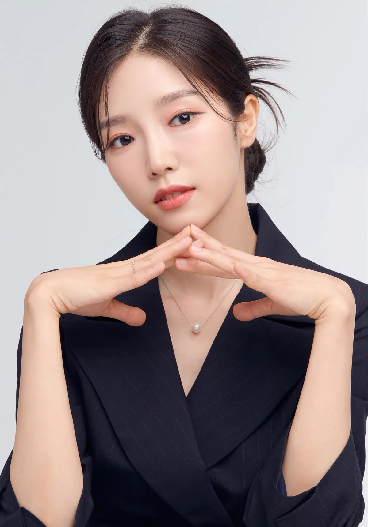 South Korean actress Lee Soo-Hyun profile photograph