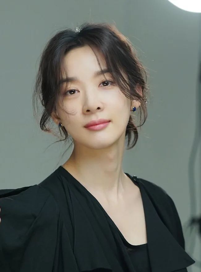 Portrait of South Korean actress Lee Chung-Ah