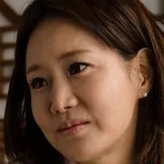 Shin Eun-Kyung as Moon Bo-Ri's mother