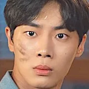 Choo Young-Woo as Han Ji-Yul