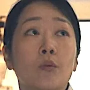 Kim Seo-In as forensics investigator