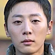 Shin Hyun-Soo as Lee Choon-Ho