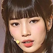 Bae Suzy as Lee Doo-Na