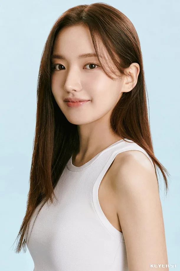 Portrait photograph of actress Ahn Hyun-Jung