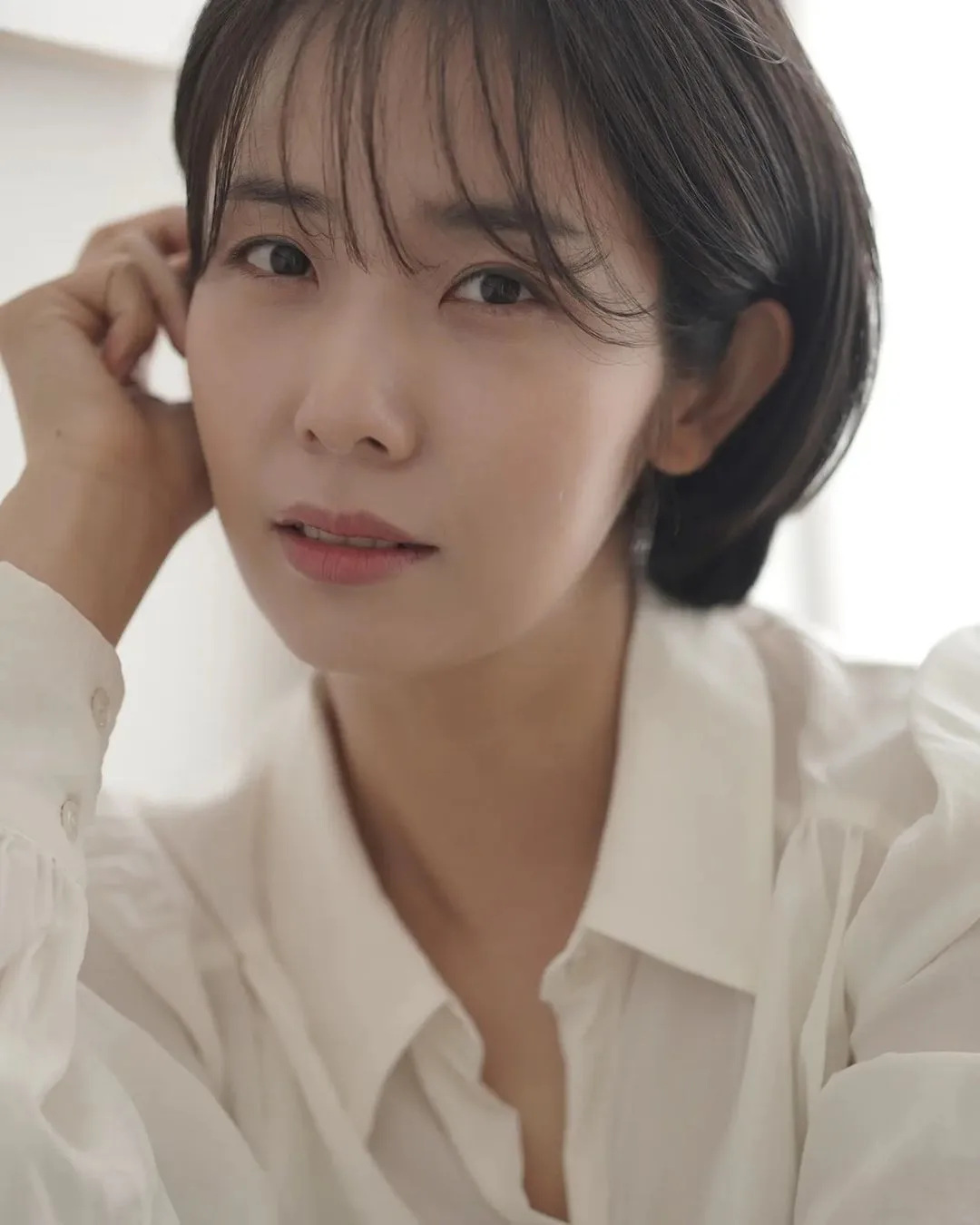 Bae Yu-Ri profile portrait photograph