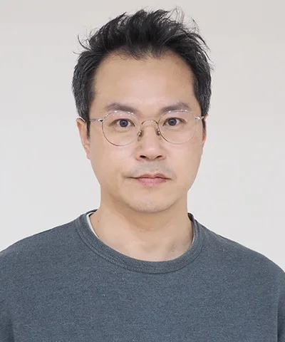 Portrait of Baek Hyun-Jin, born June 29, 1972.