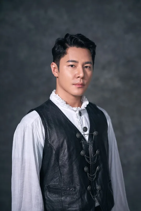 Portrait of South Korean actor Lee Kyoo-hyung