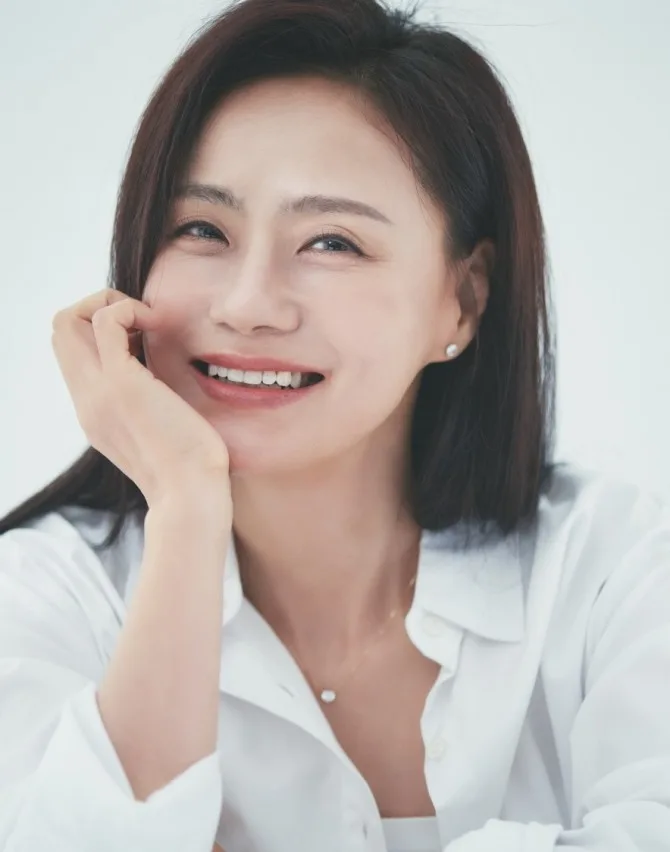 Kim Young-sun portrait profile