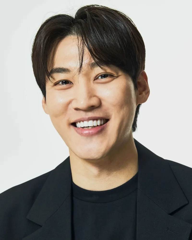 Portrait photograph of Min Sung-Jun