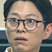 Kim Tae-Hoon as cyber crimes team detective