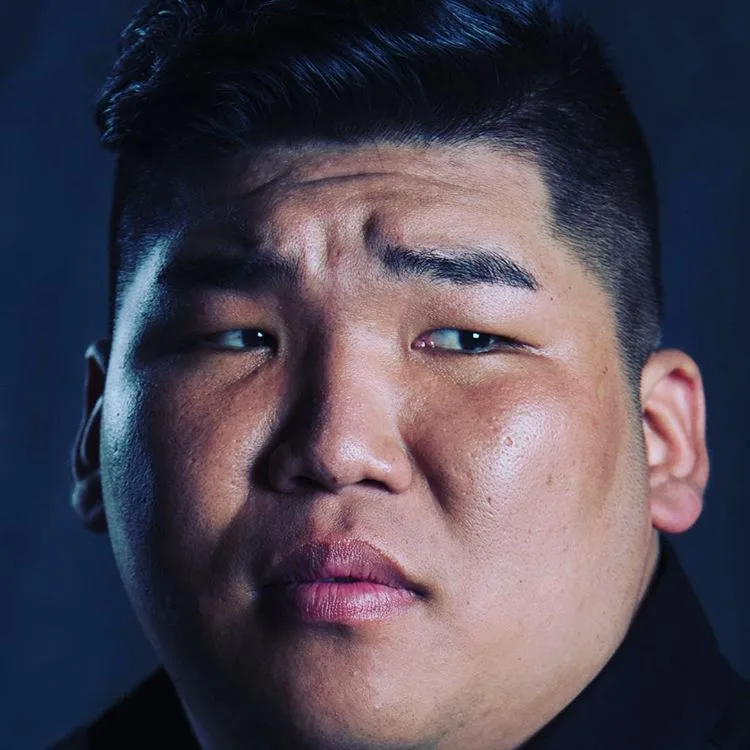 Portrait photograph of actor Kim Dae-Han