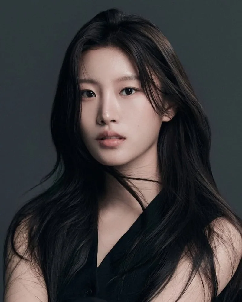 Profile photograph of South Korean actress Hwang Ji-A