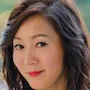 Bang Eun-hee as Eo-Jin's mother