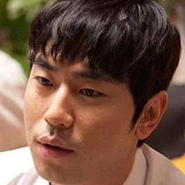 Lee Si-Un