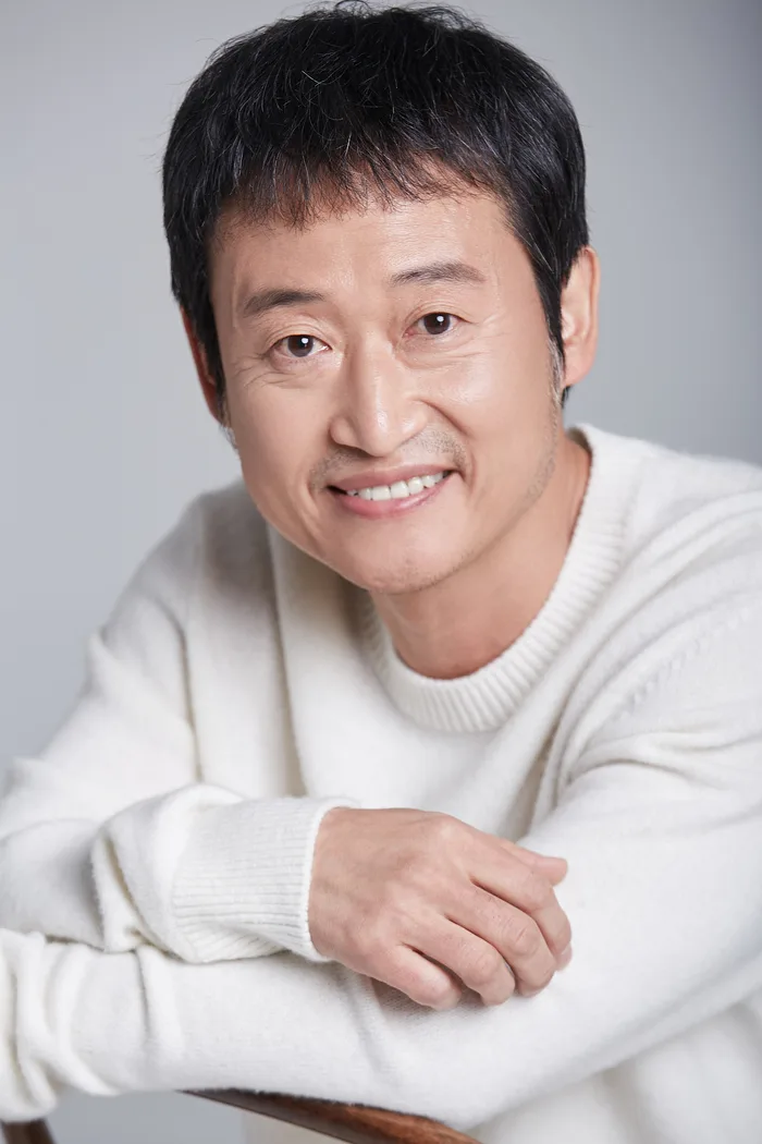 Yoo Seung-Mok profile photograph