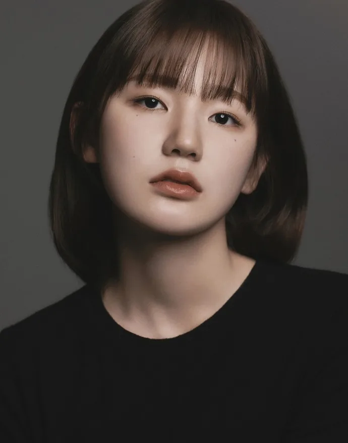 Portrait of South Korean actress Lee Eun-Saem