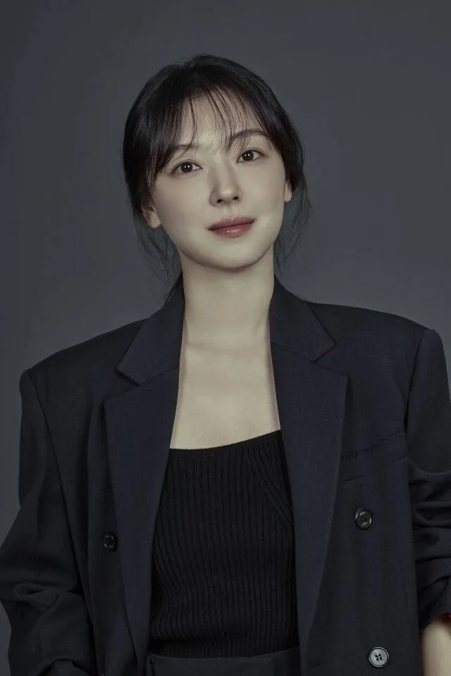 Portrait of South Korean actress Jo Woo-Ri