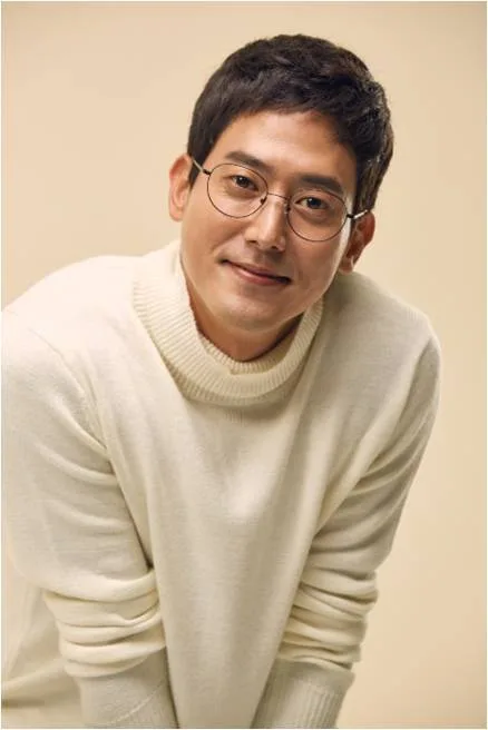 Kim Sun-Hyuk promotional photograph