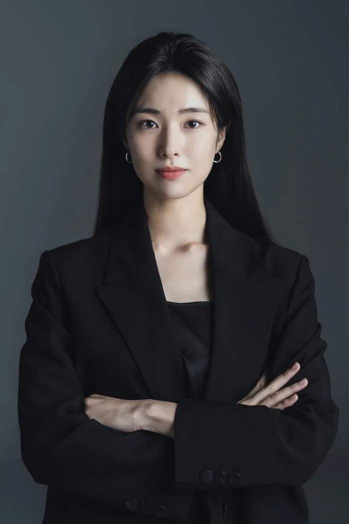 Portrait photograph of actress Ha-Young