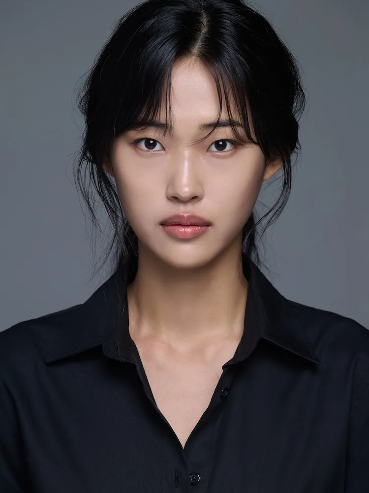 Portrait of South Korean actress Son Hee-Rim