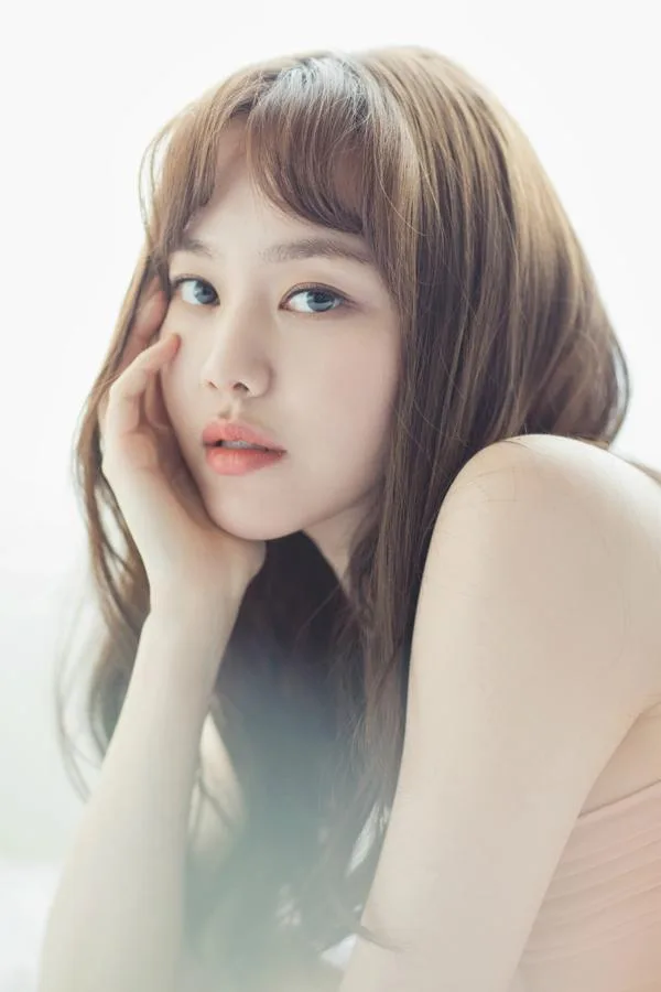 Kim Ye-Won portrait profile photograph