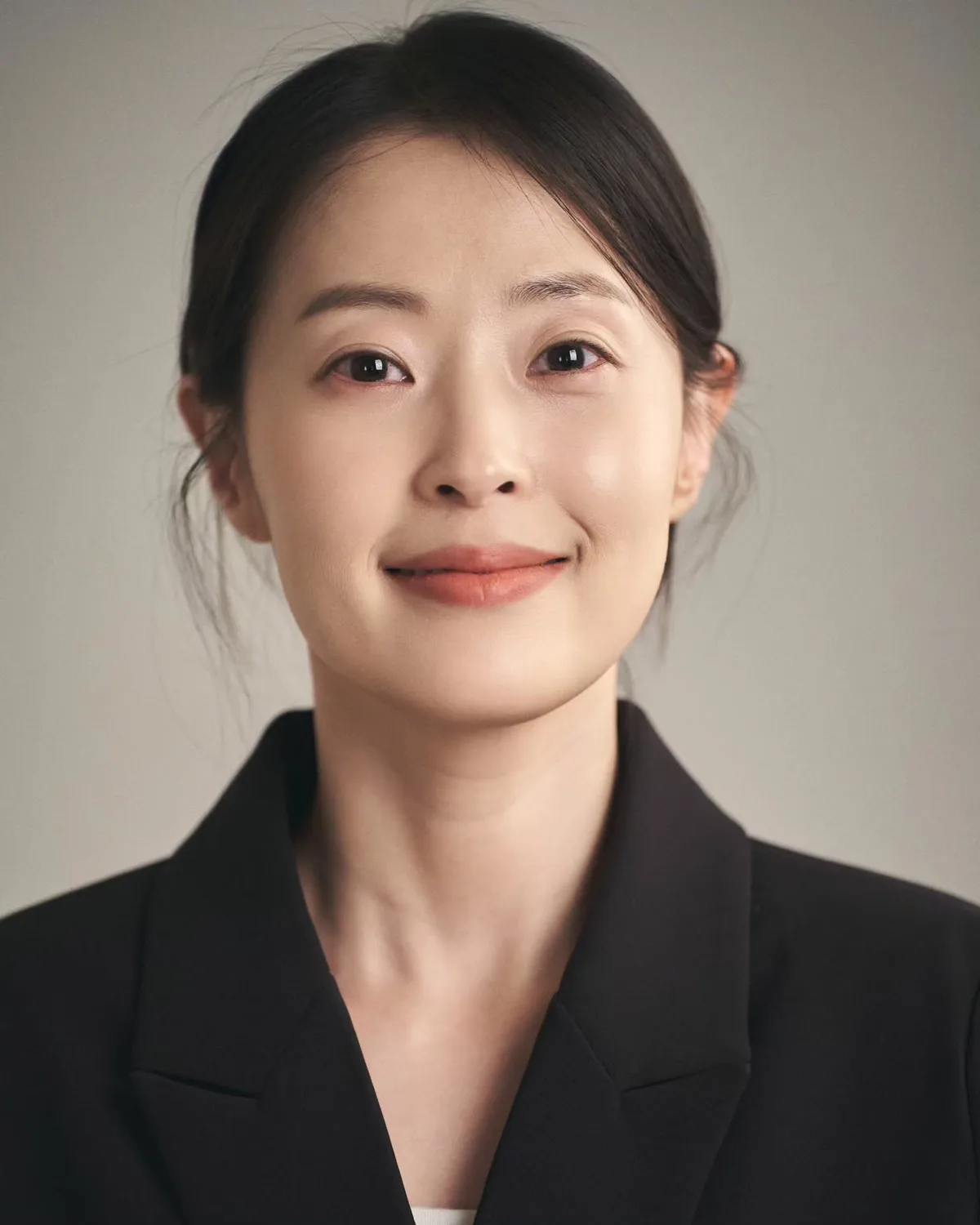 Kim Su-Kyung in 1989 profile photograph
