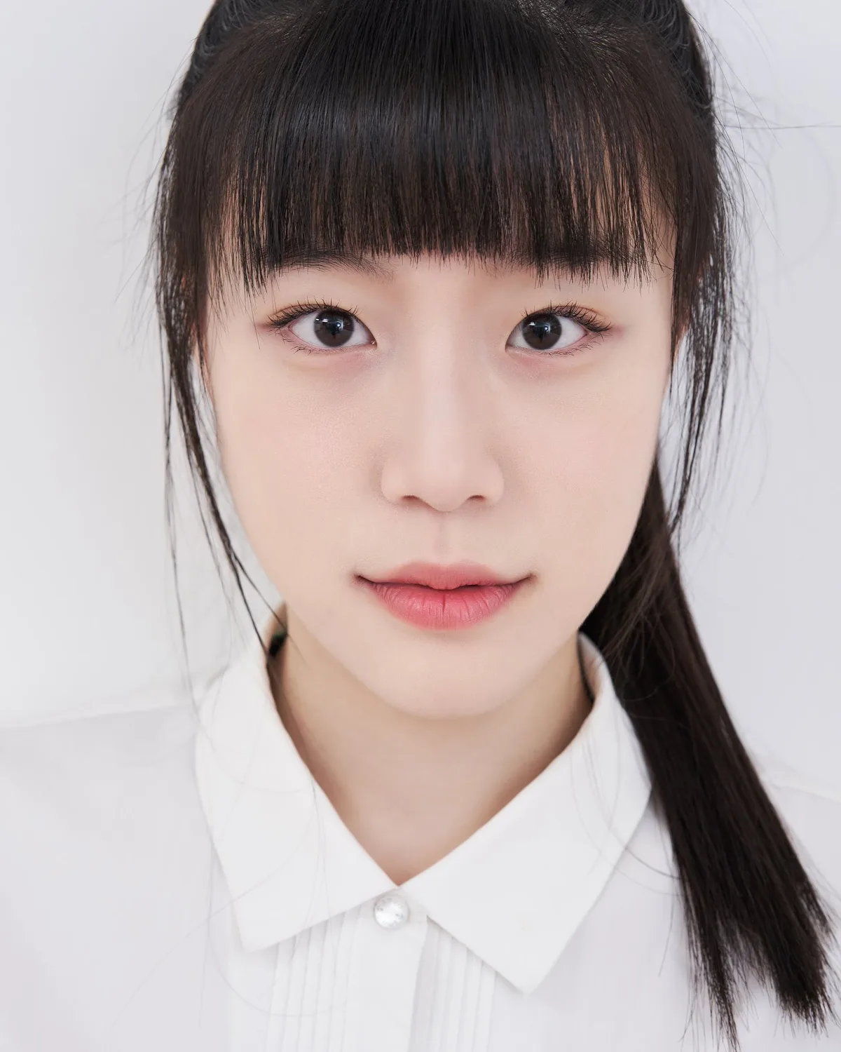 Portrait photograph of actress Kim Sung-Kyung