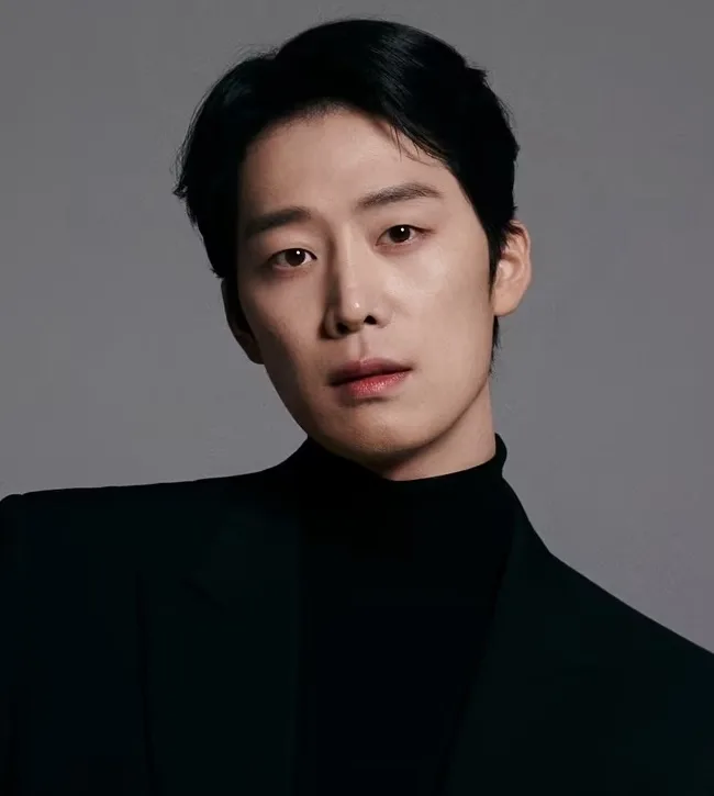Portrait of South Korean actor Lee Ga-Sub