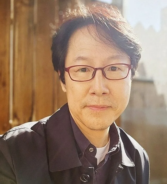 Portrait photograph of actor Han Sang-Bong