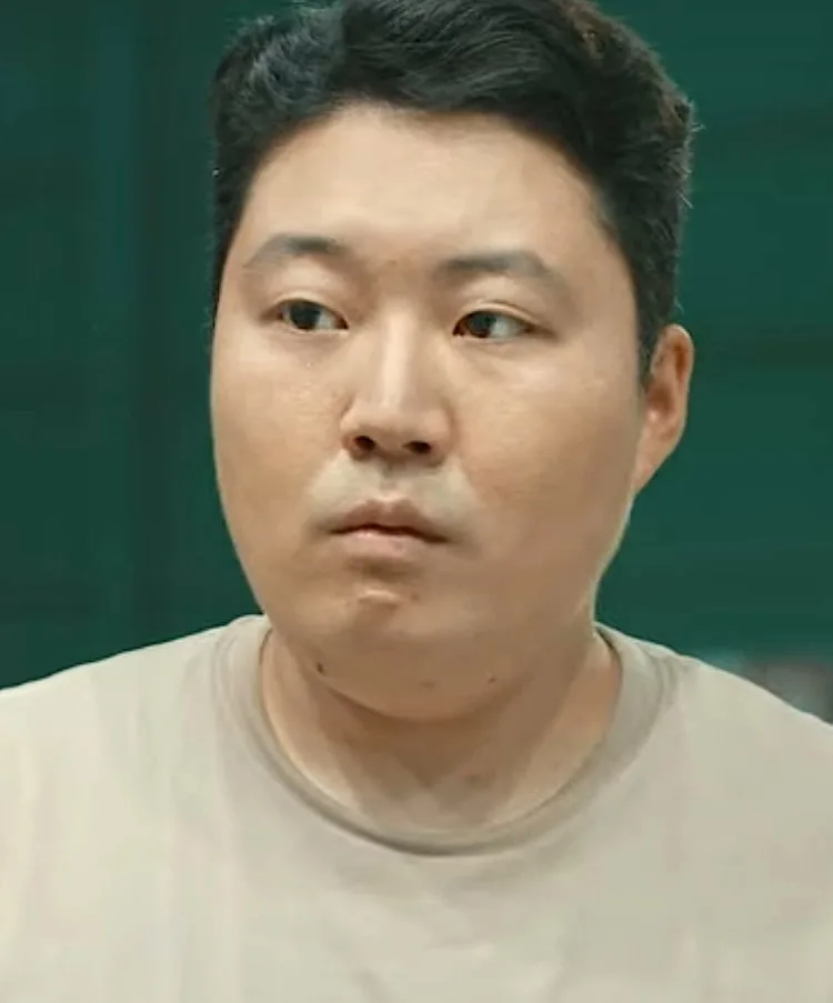 Yoon Ji-Su portrait profile
