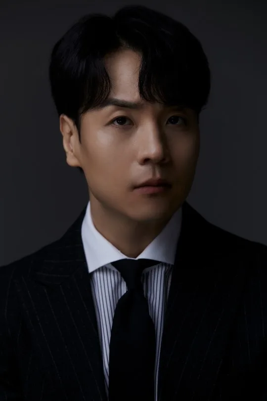 Profile photograph of Kim Dae-Gook