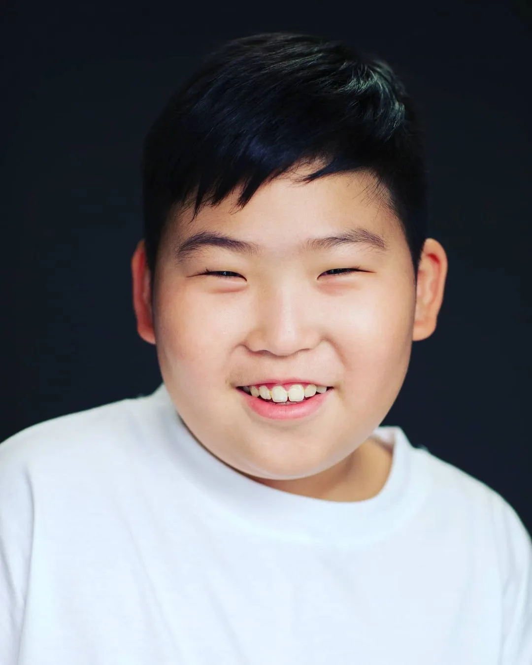 Portrait photograph of South Korean child actor Park Tae-Yun