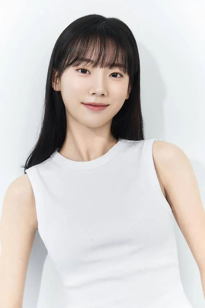 Portrait photograph of actress Cho Yu-Ha