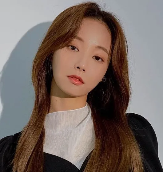 Portrait photograph of actress and singer Yeonwoo