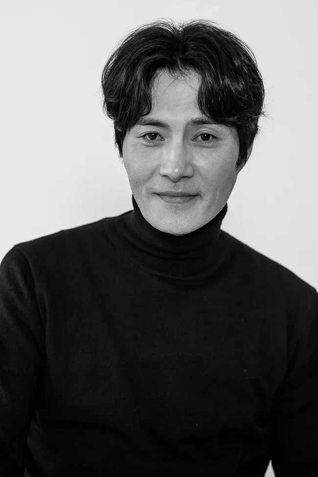 Portrait photograph of South Korean actor Lee Hae-Young