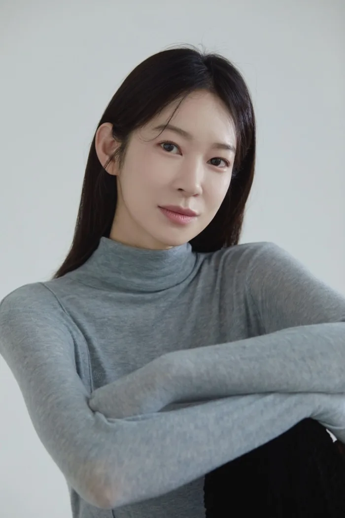 Portrait of South Korean actress Oh Hye-Won