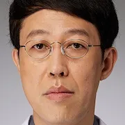 Kazutoyo Koyabu as Tadashi Kuwagata
