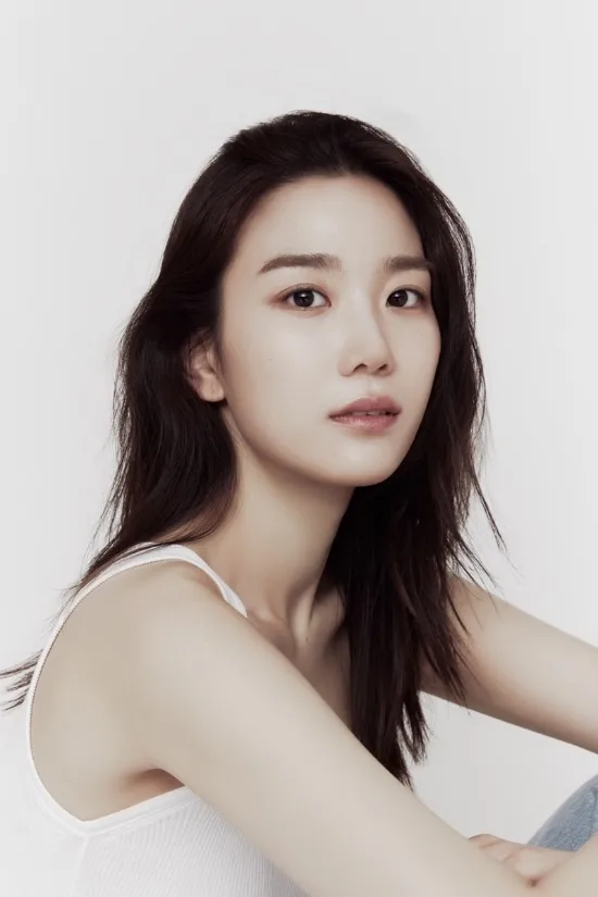 Jang Hee-Ryung portrait profile photograph