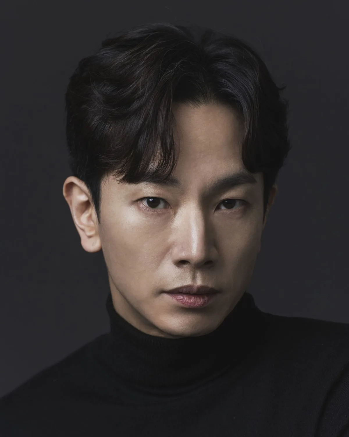 Portrait photograph of actor Kim Ji-Oh