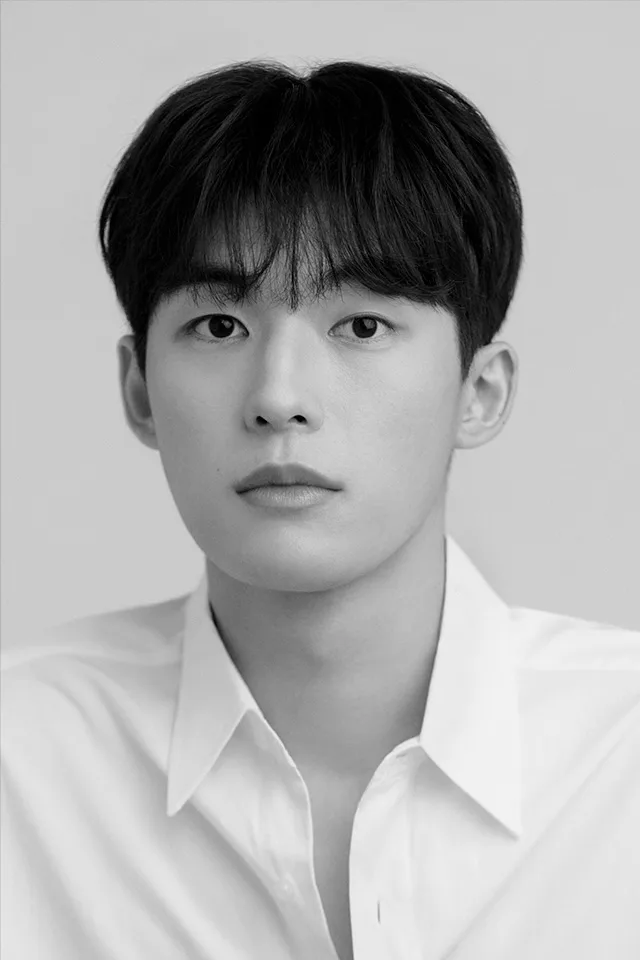 Profile photograph of South Korean actor Park Jeong-woo