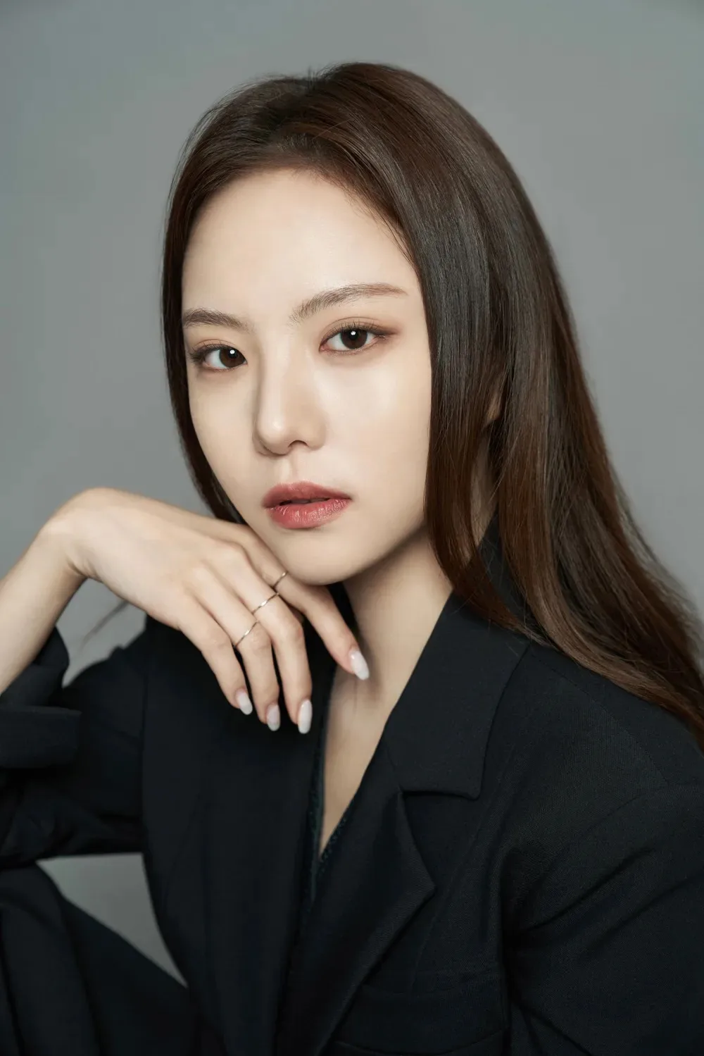 Portrait photograph of actress Lee Yeol-Eum