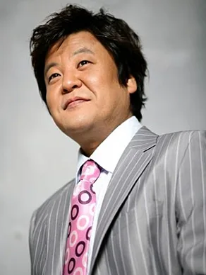 Portrait photograph of South Korean actor Sung Ji-Ru