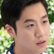 Sim Hee-seop as Chef Michael