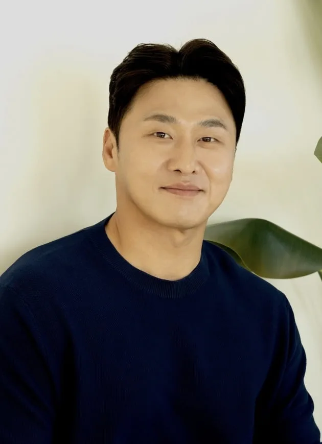 Portrait photograph of South Korean actor Oh Dae-Hwan