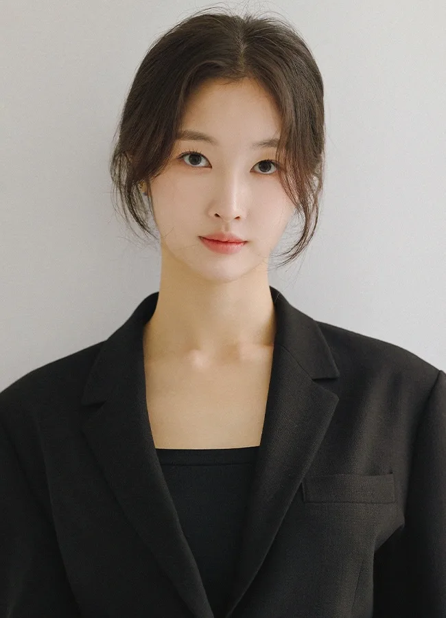 Promotional portrait of South Korean actress Hong Bi-Ra