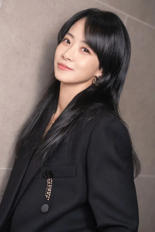 Ryoo Hyoun-Kyoung portrait photograph from 1983