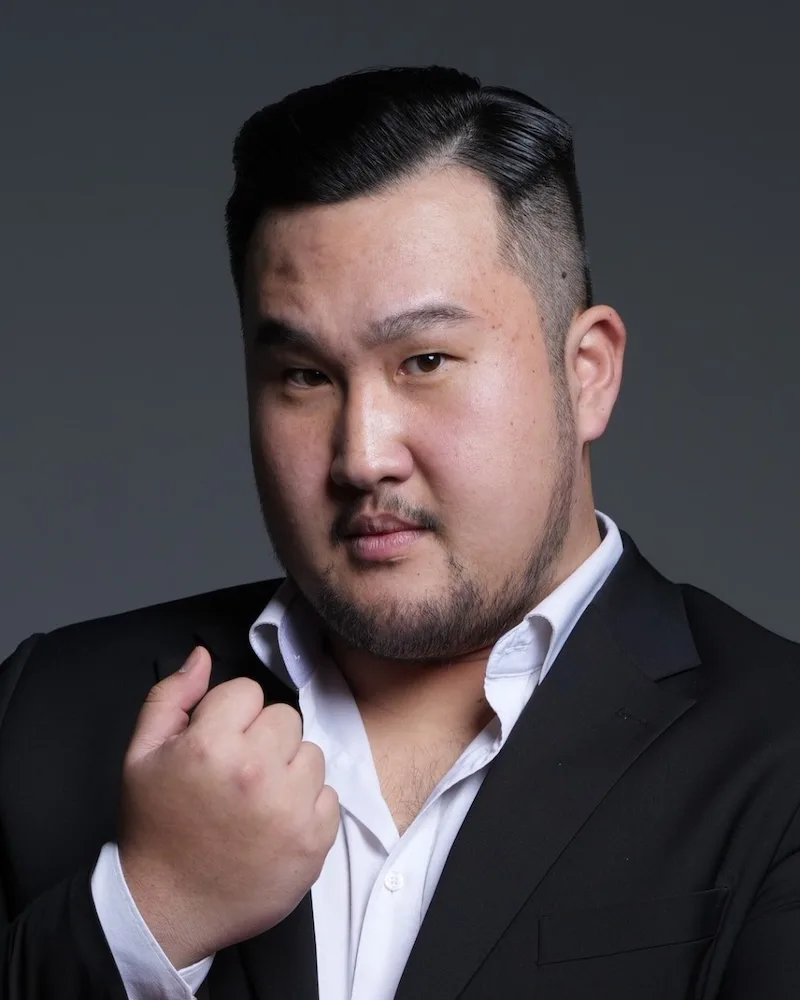 Portrait photograph of Shin Yu-Hwan
