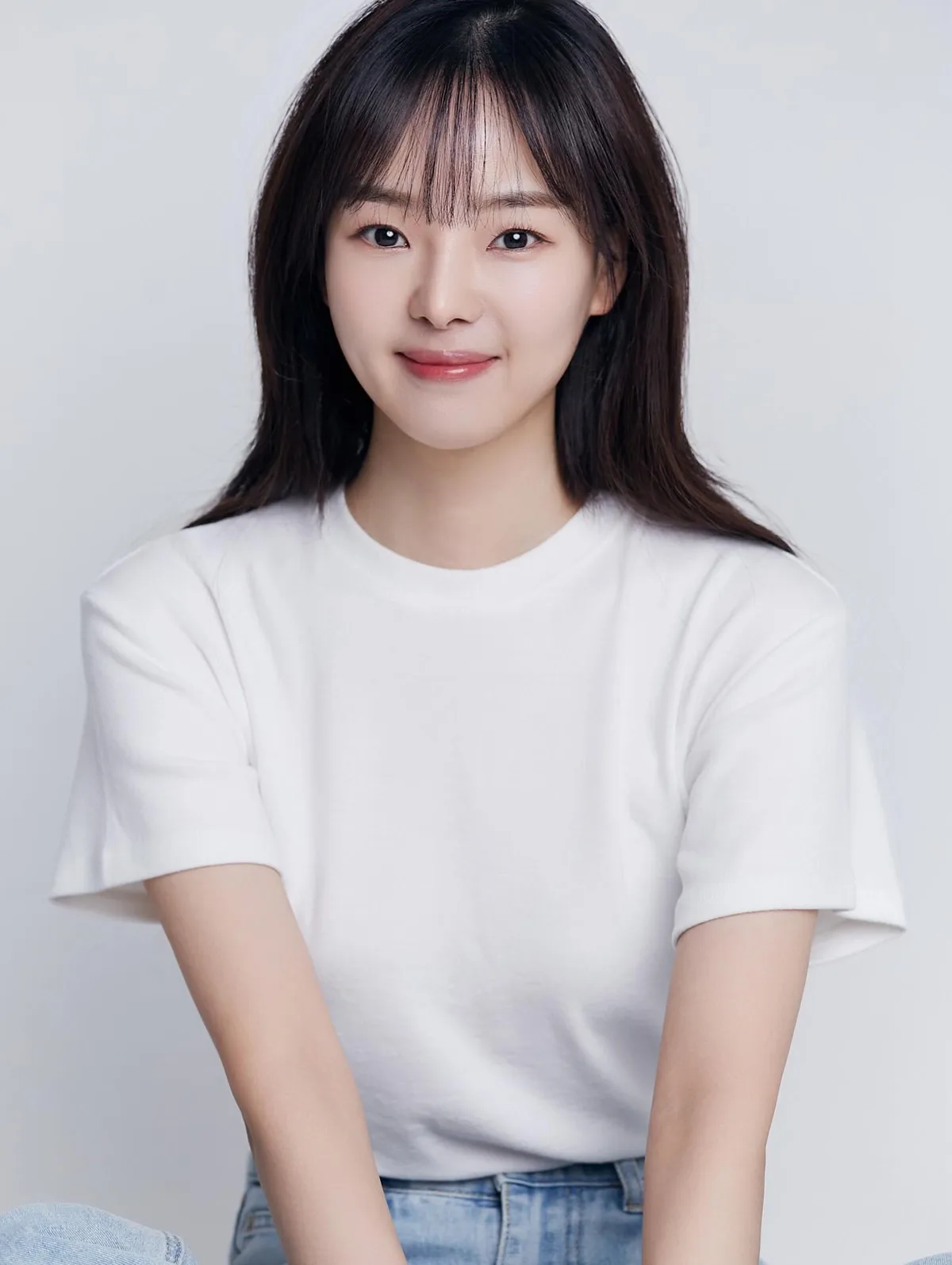 Promotional portrait of actress Han Chae-Bin
