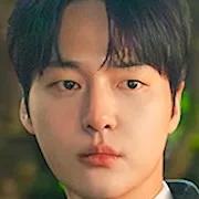 Yang Se-Jong portraying Ma Gang-Uk