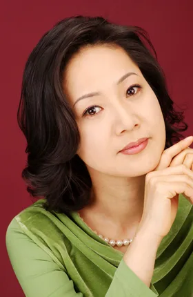Yang Mi-kyung profile photograph